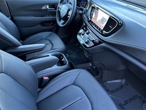 New 2026 Chrysler Pacifica Select w/ S Appearance Package image 16
