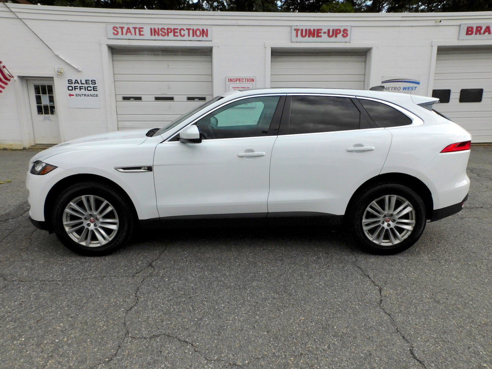 Used 2020 Jaguar F-PACE Prestige AWD/4WD image 2