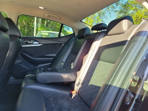 Used 2016 Nissan Maxima SR w/ Interior Lighting Package FWD image 12