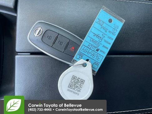 Used 2024 Nissan Rogue S AWD/4WD image 16