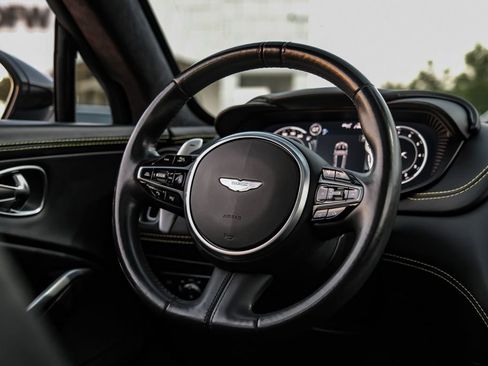 Used 2021 Aston Martin DBX image 15