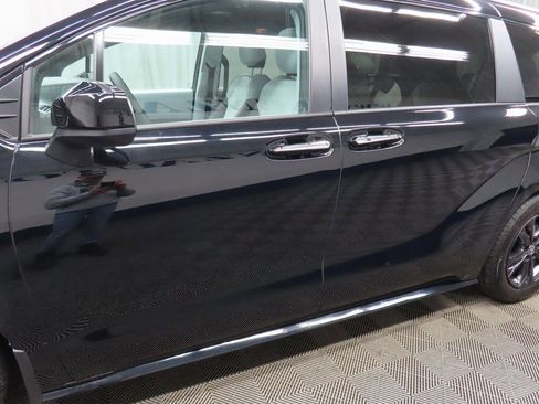 Used 2025 Toyota Sienna XSE image 37