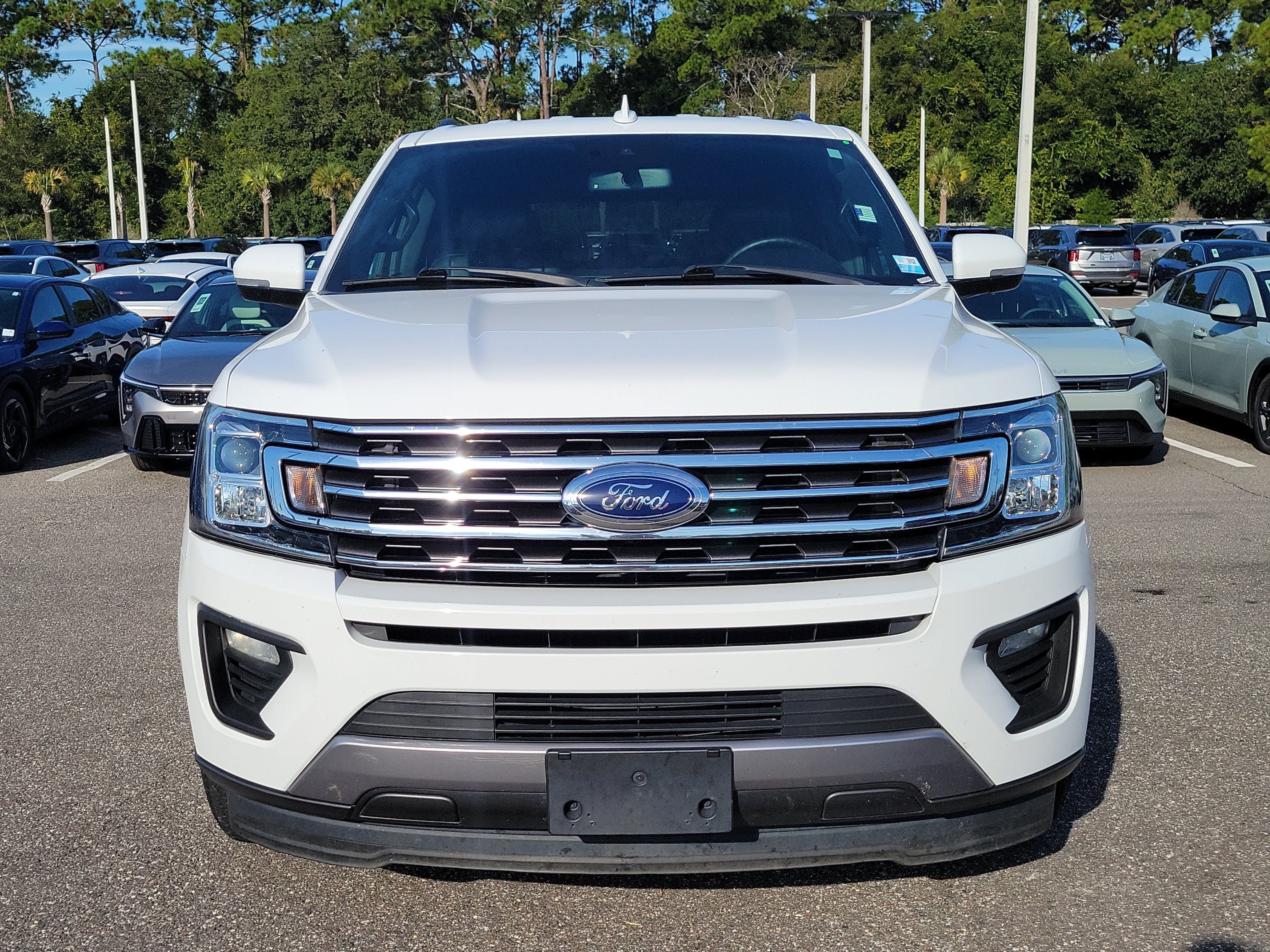 Used 2019 Ford Expedition XLT w/ Equipment Group 202A RWD image 2