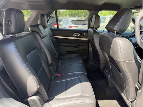 Used 2018 Ford Explorer XLT w/ Equipment Group 202A AWD/4WD image 10