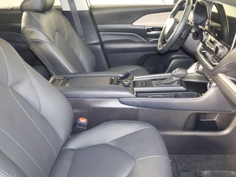 Used 2025 Toyota Grand Highlander Platinum image 44