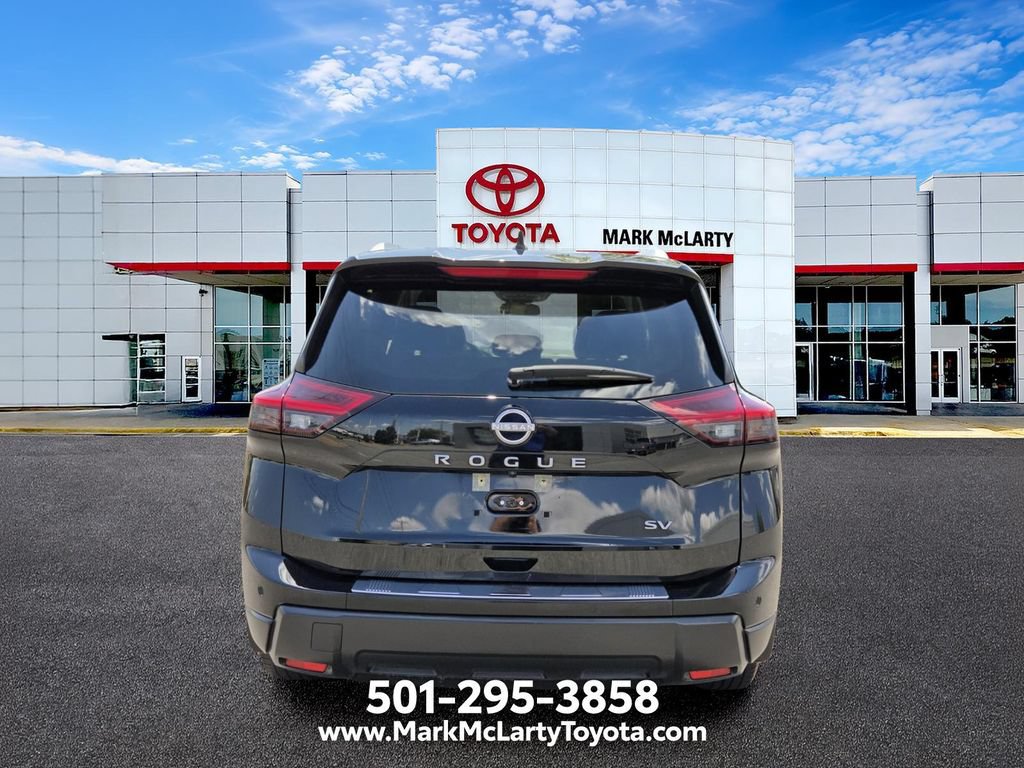 Used 2024 Nissan Rogue SV w/ SV Premium Package FWD image 4