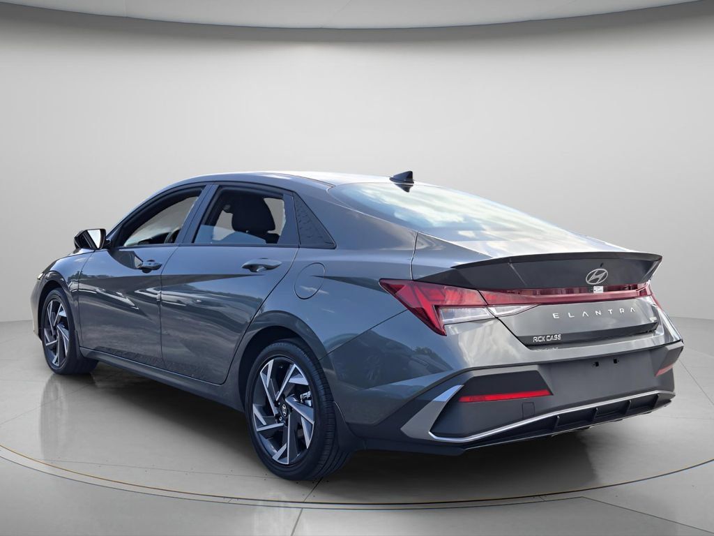 Certified 2025 Hyundai Elantra SEL FWD image 7