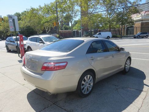 Used 2007 Toyota Camry XLE FWD image 4