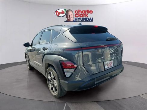 Used 2025 Hyundai Kona SEL FWD image 2