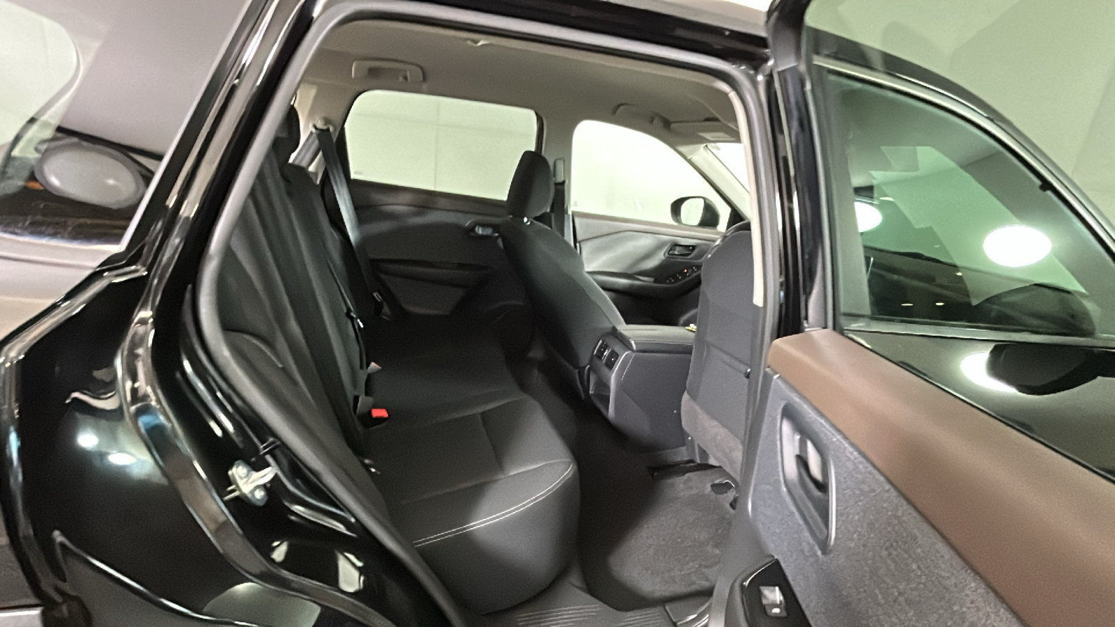 Used 2023 Nissan Rogue S AWD/4WD image 36