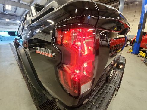 Certified 2025 Chevrolet Colorado Trail Boss w/ Midnight Edition AWD/4WD image 31