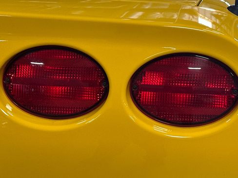 Used 2004 Chevrolet Corvette Z06 w/ Memory Package RWD image 41