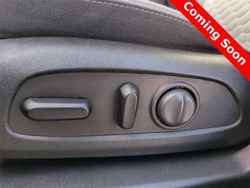 Used 2020 Chevrolet Equinox LT w/ LPO, Floor Liner Package image 17