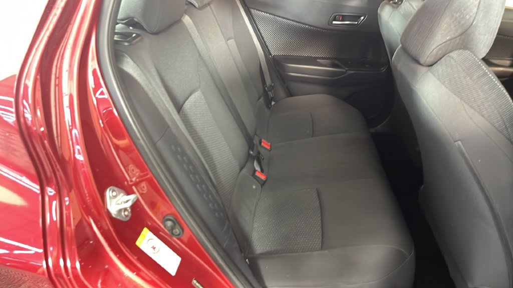 Used 2019 Toyota C-HR LE FWD image 18