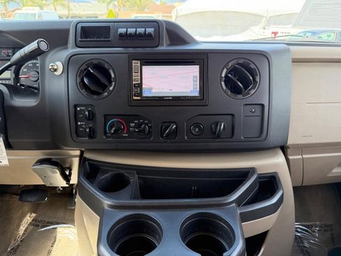 Used 2014 Ford E-350 and Econoline 350 XLT image 25