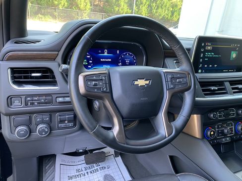 Used 2023 Chevrolet Suburban High Country w/ Premium Package RWD image 17