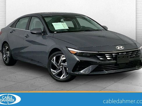 Used 2025 Hyundai Elantra Limited image 1