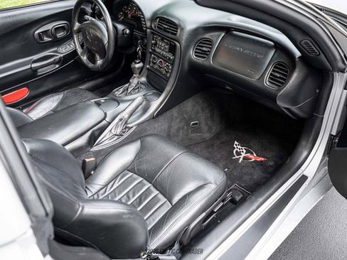 Used 1999 Chevrolet Corvette Coupe w/ Performance Handling Pkg RWD image 39
