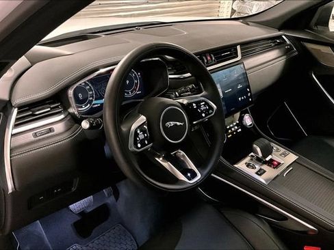 Certified 2025 Jaguar F-PACE R-Dynamic S image 24
