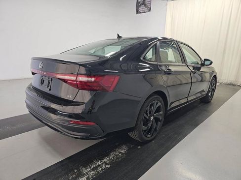 Used 2025 Volkswagen Jetta SE w/ Sunroof Package FWD image 2