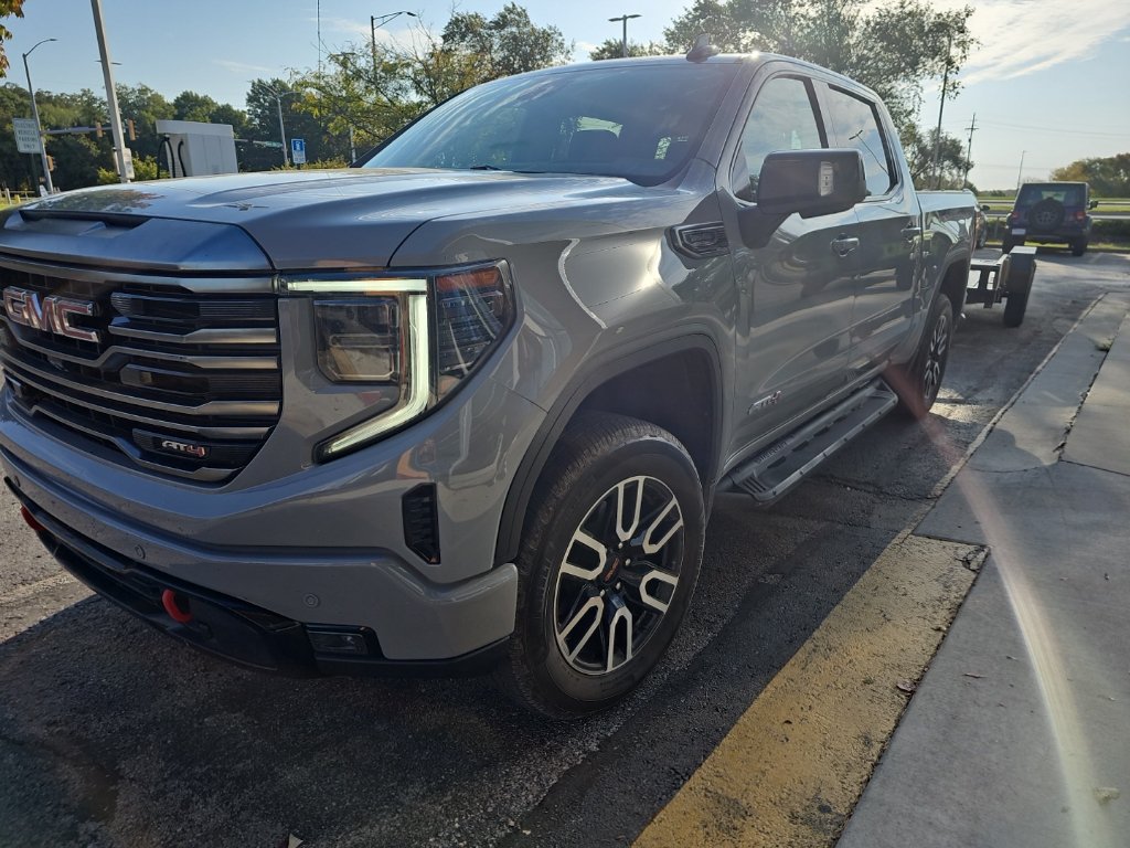 Used 2024 GMC Sierra 1500 AT4 w/ Technology Package AWD/4WD image 1