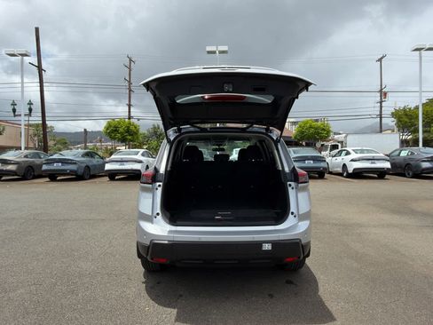 Used 2024 Nissan Rogue S FWD image 11