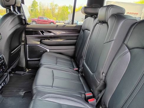 Used 2023 Jeep Wagoneer 4WD w/ Premium Group I image 20