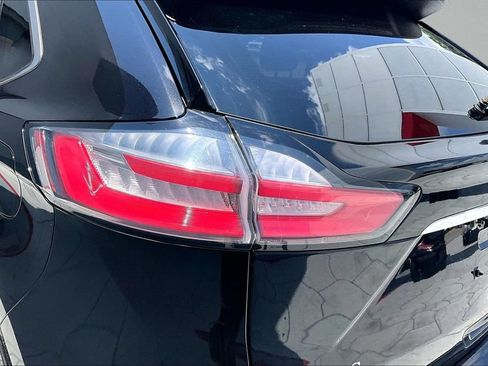 Used 2019 Ford Edge Titanium w/ Equipment Group 301A AWD/4WD image 23