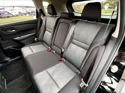 Certified 2025 Nissan Rogue SV image 21