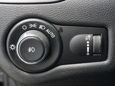 Certified 2019 Jeep Cherokee Latitude w/ Popular Appearance Group image 30