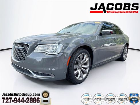 Used 2019 Chrysler 300 Touring w/ Chrome Appearance Package RWD image 1