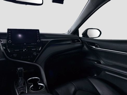 Used 2021 Toyota Camry XLE w/ Navigation Package FWD image 16