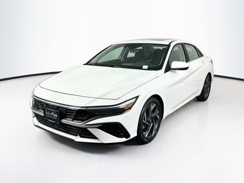 Used 2024 Hyundai Elantra SEL w/ Convenience Package FWD image 3
