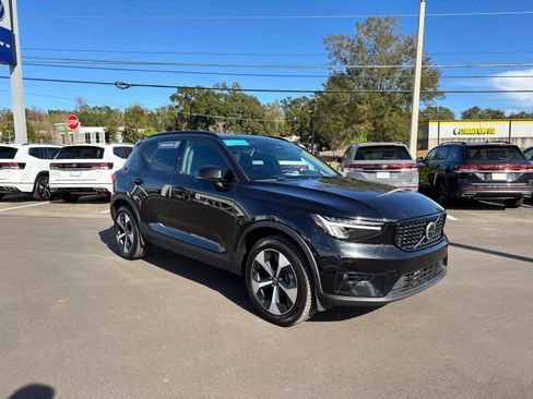 Certified 2024 Volvo XC40 B5 Plus image 7