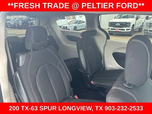 Used 2022 Chrysler Voyager LX FWD image 13
