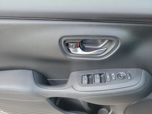 Used 2023 Honda HR-V LX image 16