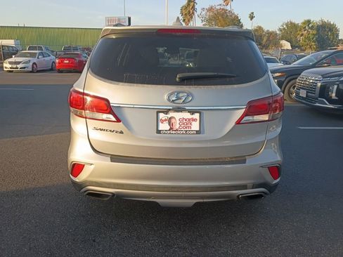 Used 2017 Hyundai Santa Fe SE image 5