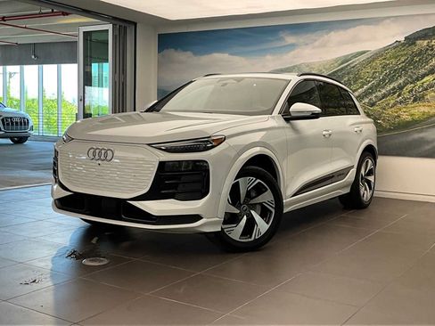 Used 2025 Audi Q6 e-tron Premium Plus w/ Premium Plus AWD/4WD image 4