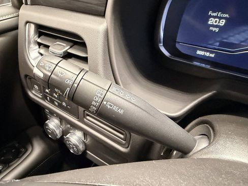 Used 2023 GMC Yukon SLT image 38