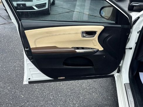 Used 2018 Toyota Avalon Limited w/ Protection Package FWD image 15