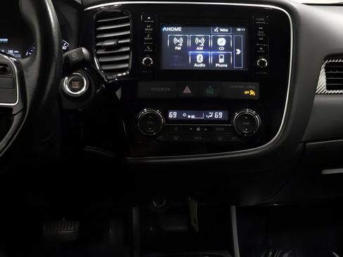Used 2016 Mitsubishi Outlander SE AWD/4WD image 18