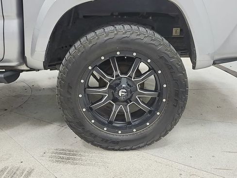 Used 2017 Toyota Tacoma SR5 w/ Tow Package RWD image 13