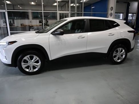 New 2026 Chevrolet Trax LS w/ Driver Confidence Package FWD image 7