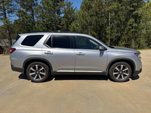 Used 2025 Honda Pilot Touring image 10