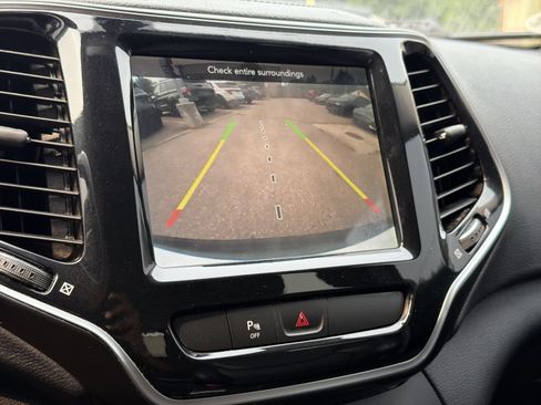 Used 2019 Jeep Cherokee Limited AWD/4WD image 32