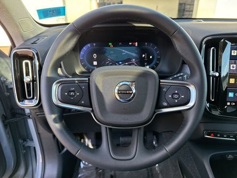 Certified 2025 Volvo XC40 B5 Core w/ Protection Package Premier image 13