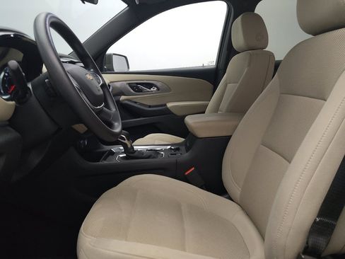 Used 2022 Chevrolet Traverse LS FWD image 17