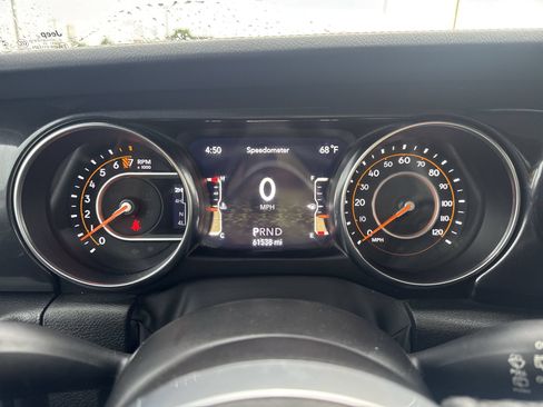 Used 2022 Jeep Wrangler Unlimited Sahara AWD/4WD image 15