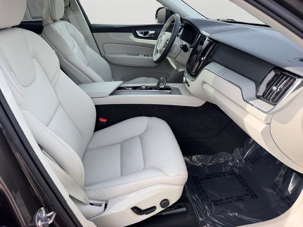 Certified 2024 Volvo XC60 B5 Plus w/ Climate Package AWD/4WD image 8
