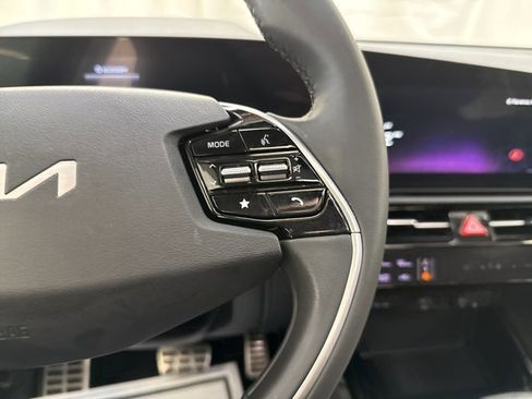Certified 2023 Kia Niro EX Touring image 18
